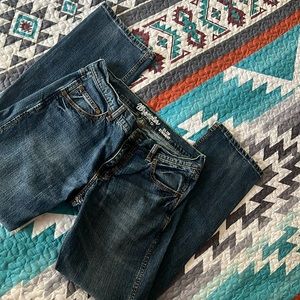 Brand new, great condition wrangler retro, slim, straight jeans!!!